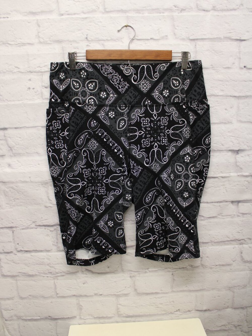 Livi Plus 18/20 Black Paisley Pull On Soft Knee Bike Short Active Casual Comfort